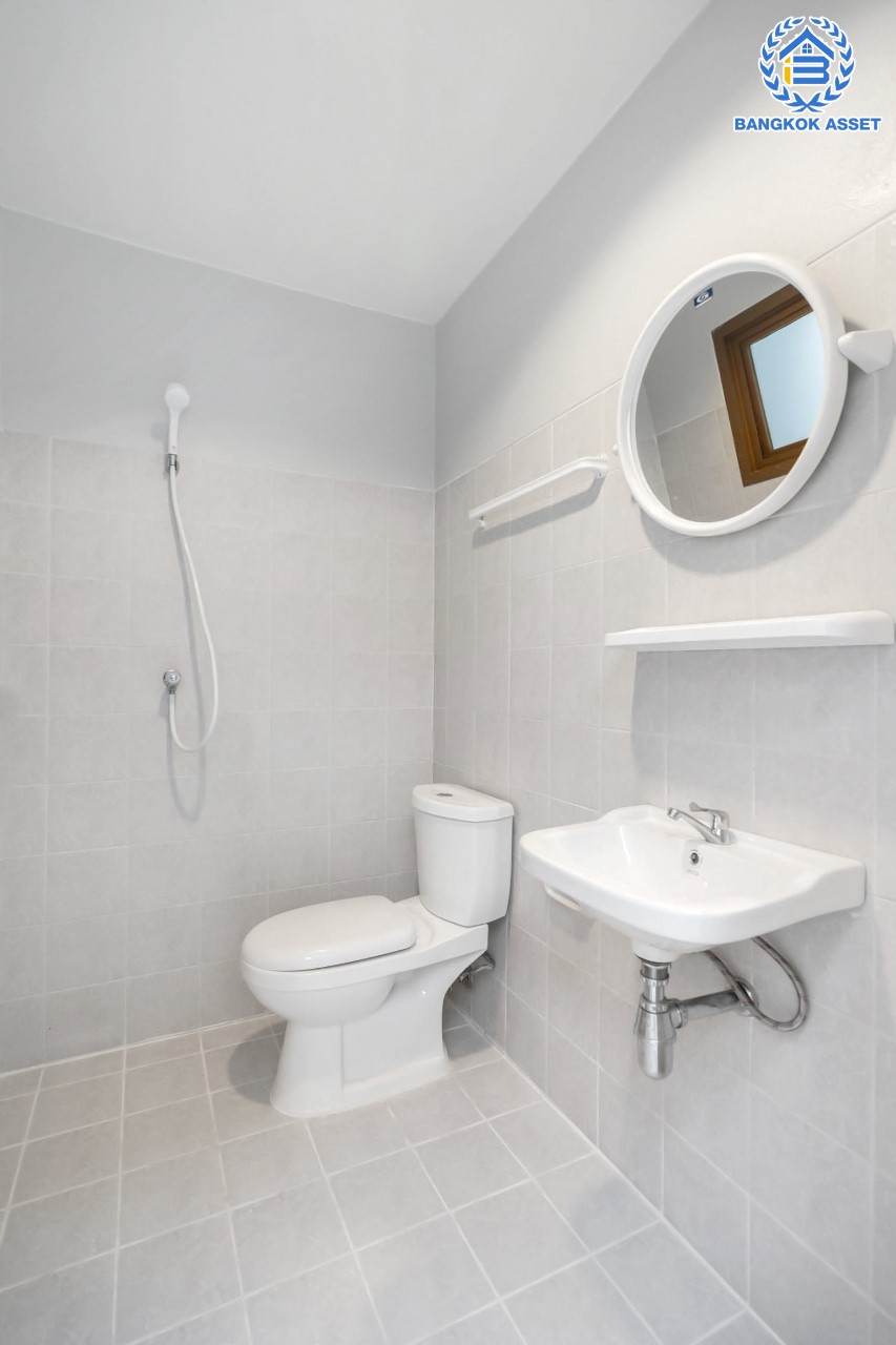 คฤหาสน์ตกแต่งใหม่ หลังใหญ่ที่สุดเท่าที่เคยมีมา!! แบรนด์ Sansiri ม.เศรษฐสิริ สนามบินน้ำ แปลงมุม ดีไซน์สุด Luxury ทำเลโซนเมือง! เนื้อที่ 121.3 ตร.ว. บนพื้นที่ใช้สอยถึง 510 ตร.ม. ฟังก์ชันจัดเต็ม 4 ห้องนอน 5 ห้องน้ำ 1 ห้องแม่บ้าน 1 ห้องอเนกประสงค์ จอดรถได้ถึง 5 คัน บนทำเลใกล้เซ็นทรัลรัตนาธิเบศร์ และ MRT สายสีม่วง "สถานีแยกนนทบุรี1"